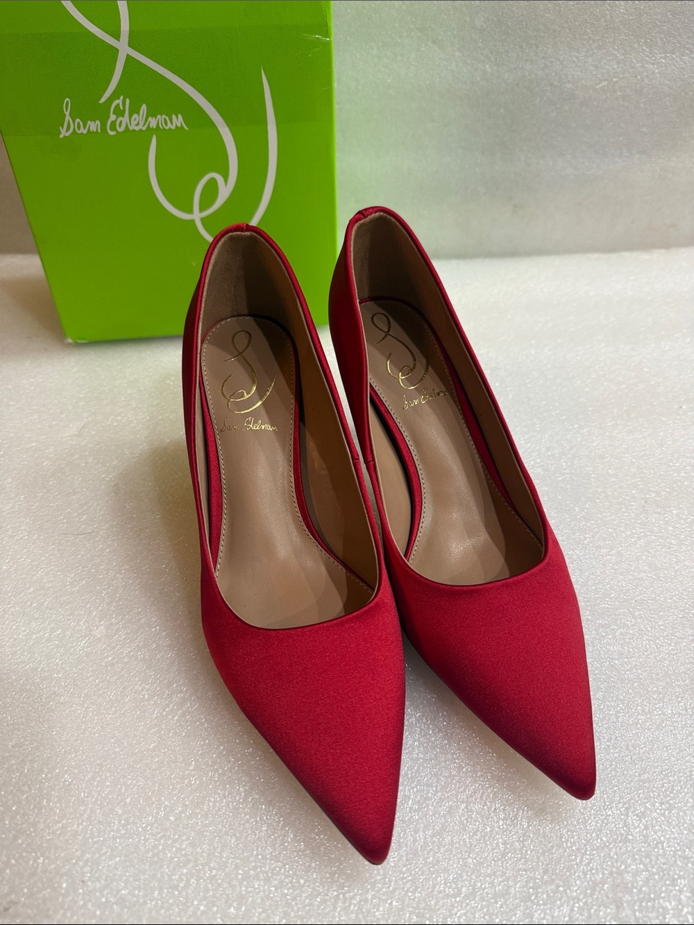 Sam Edelman Women's Vienna Pump Scarlet 6.5 Medium